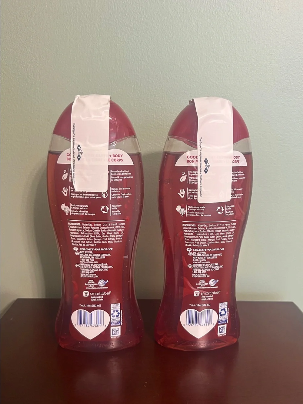 Softsoap Juicy Pomegranate & Mango Moisturizing Body Wash - Red